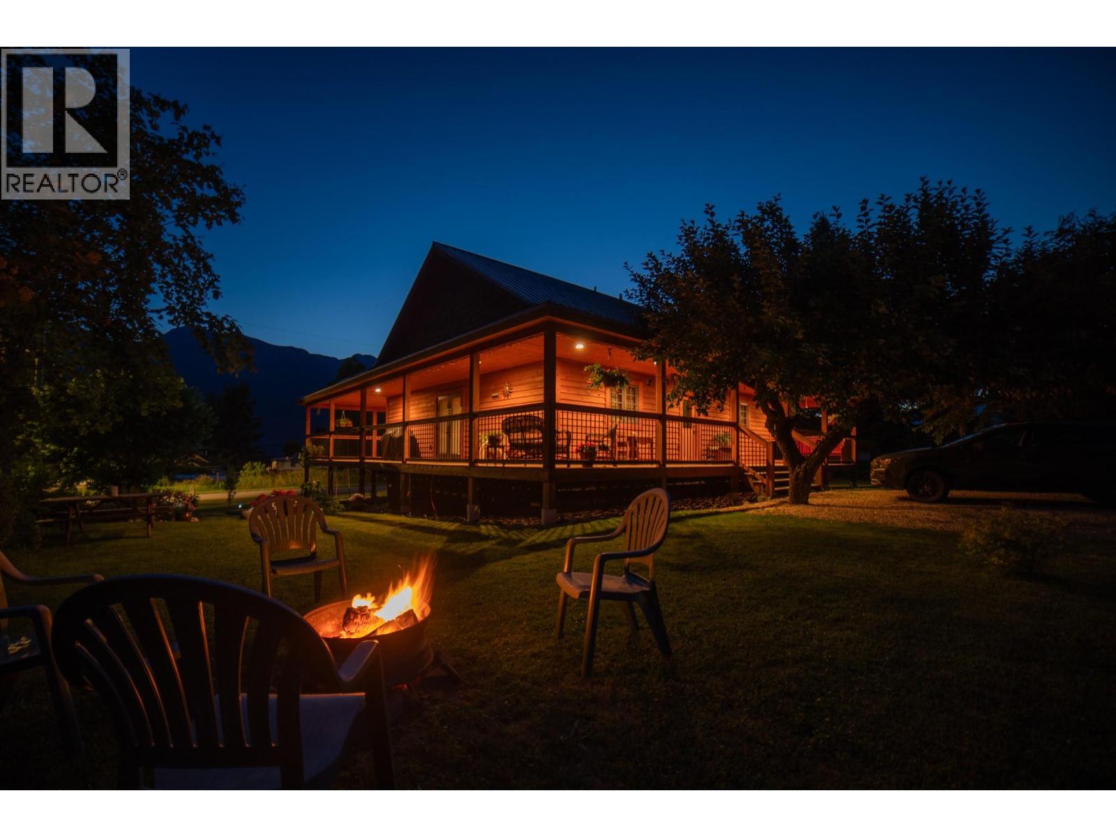 502 Turner St, Silverton, BC V0G 2B0
