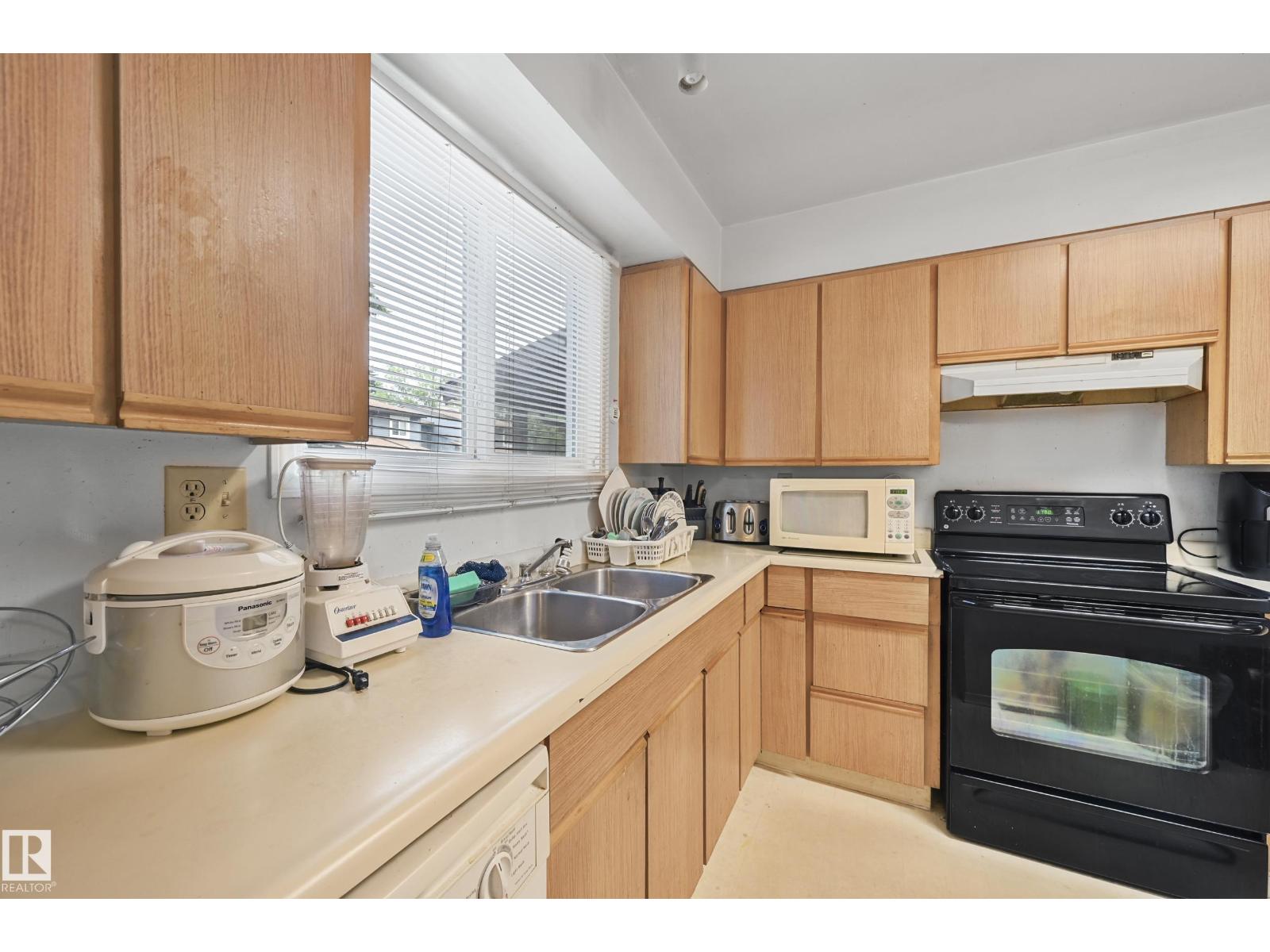 7604 29 Avenue Nw #unit 4, Edmonton, AB T6K 3Z2