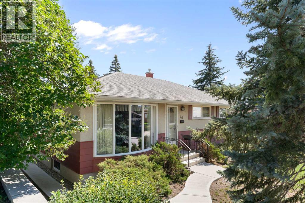 16 Chatham Dr NW, Calgary, AB T2L 0Z5