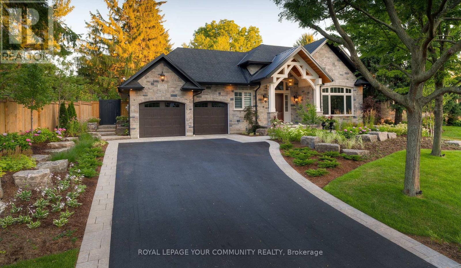 1551 Warland Rd, Oakville, ON L6L 1N4
