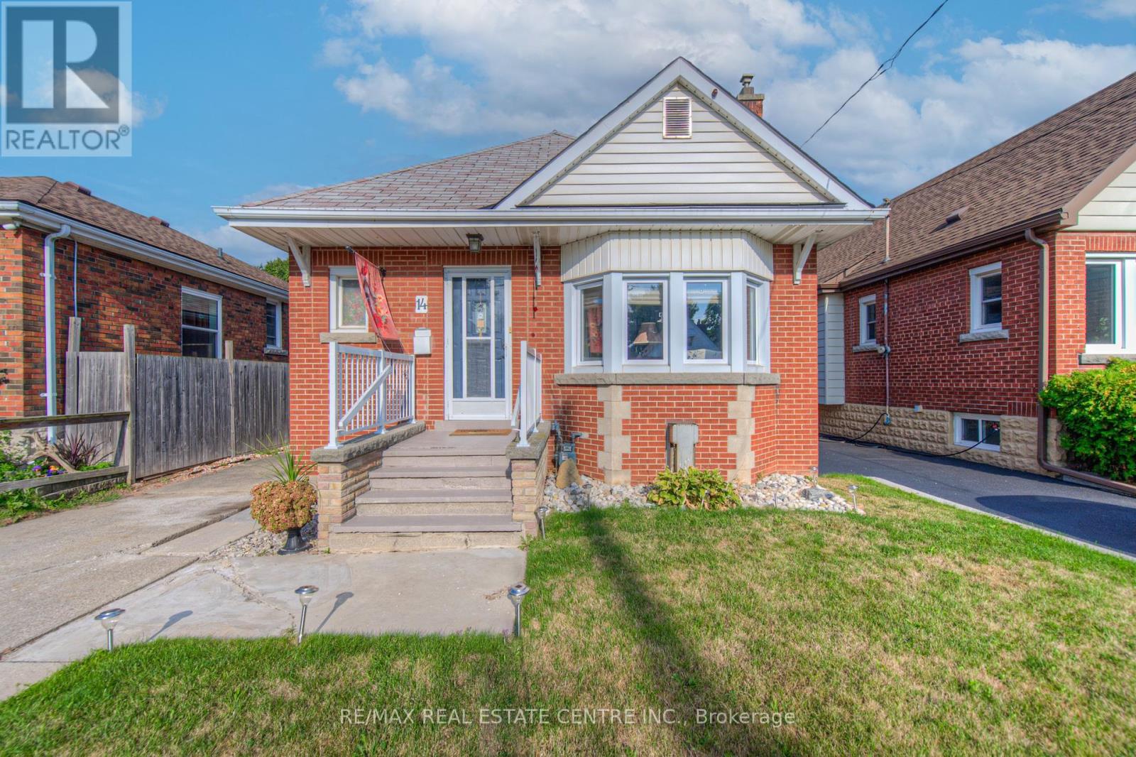 14 Barons Ave S, Hamilton, ON L8K 2X9