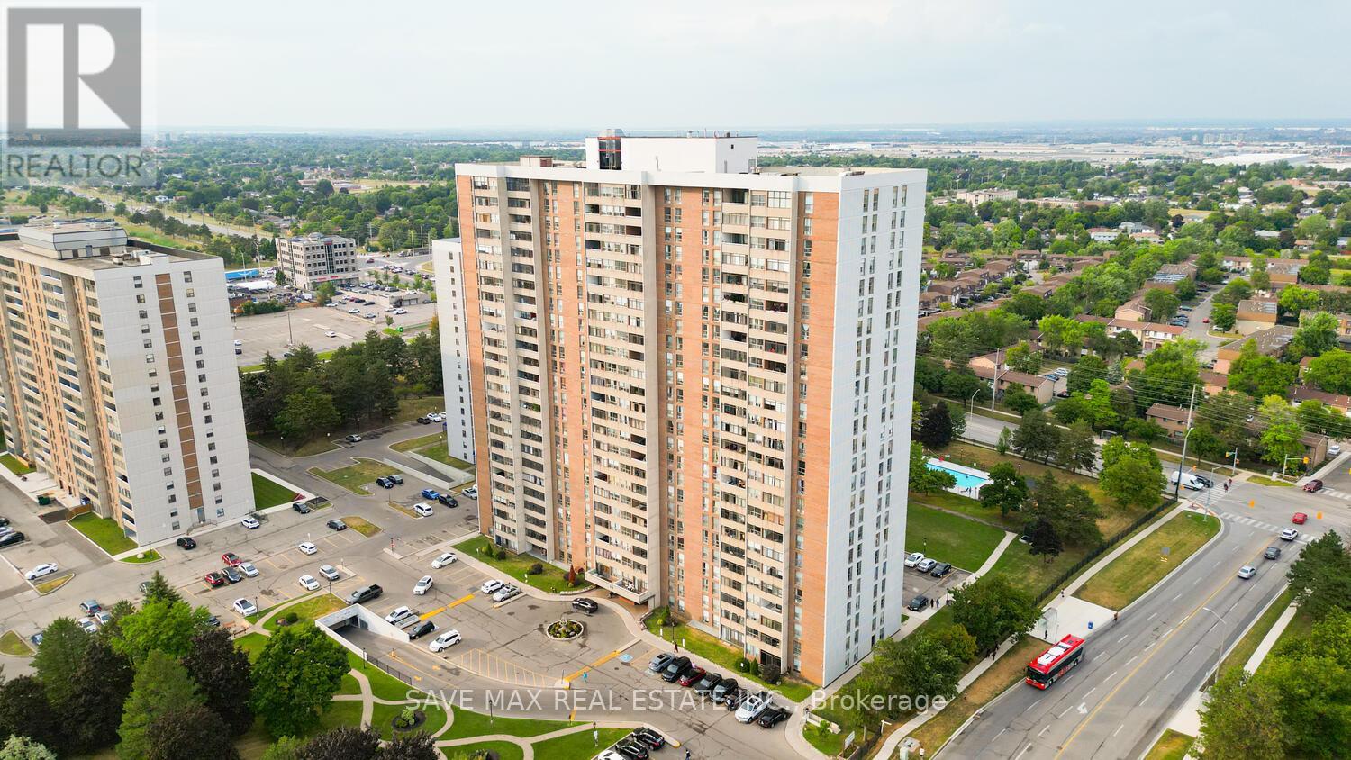 304 18 Knightsbridge Rd, Brampton, ON L6T 3X5