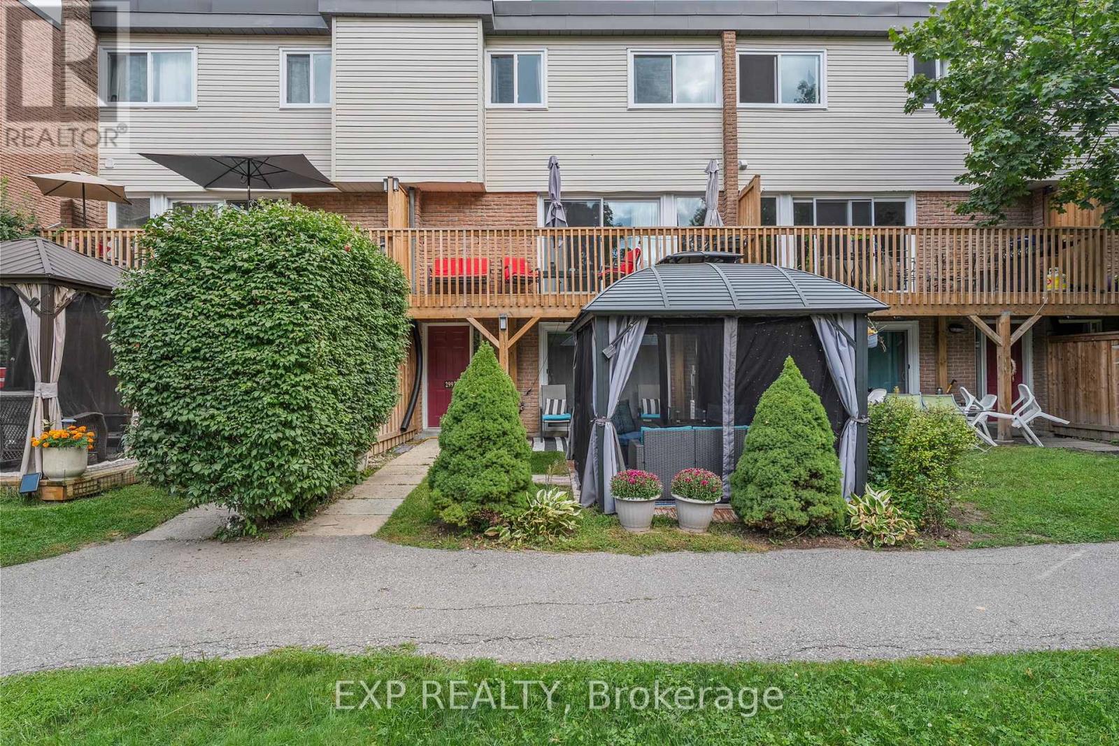 299 Milestone Cres, Aurora, ON L4G 3M2