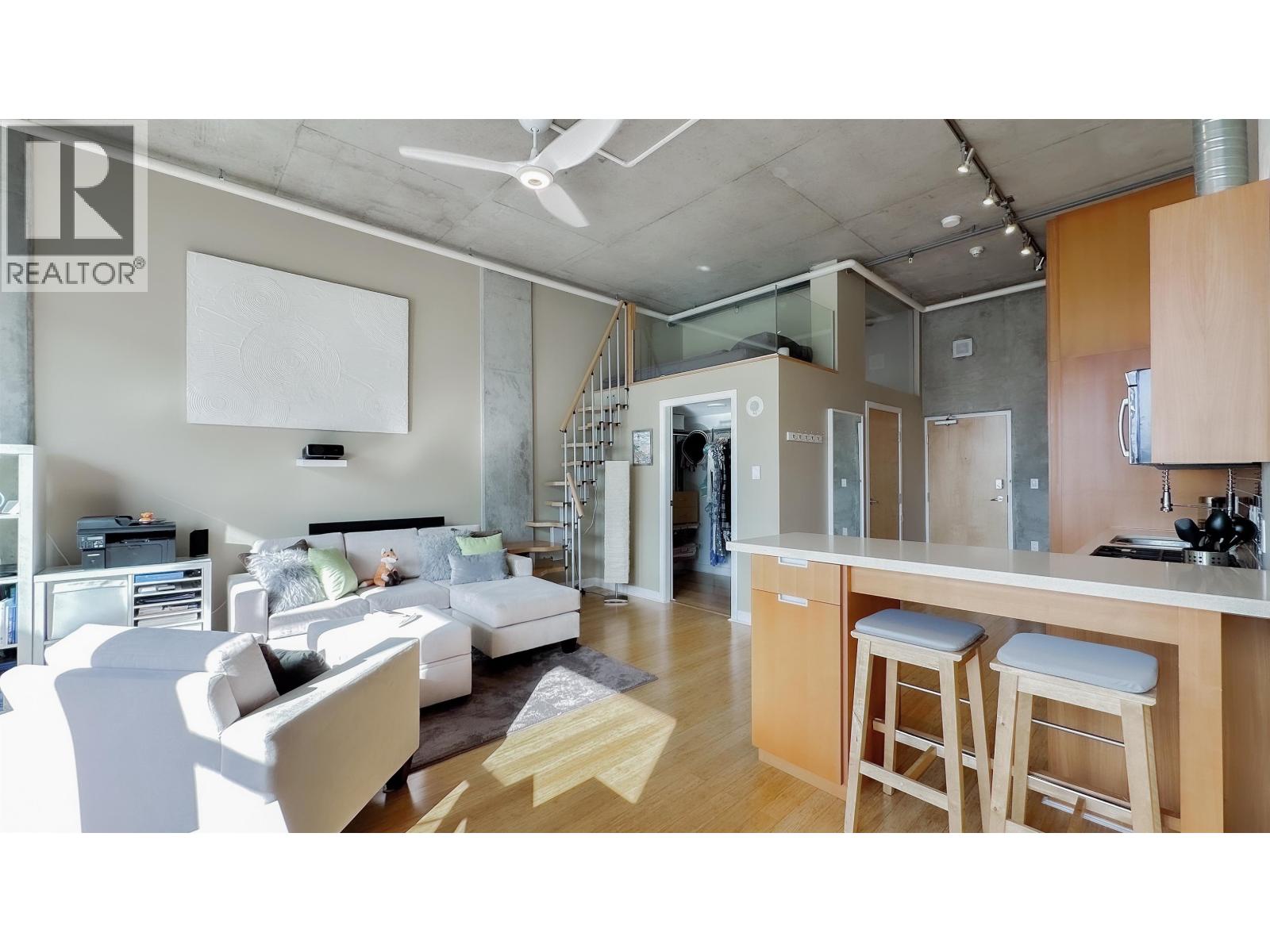 495 W 6th Avenue Unit 304, Vancouver, BC V5Y 1L3