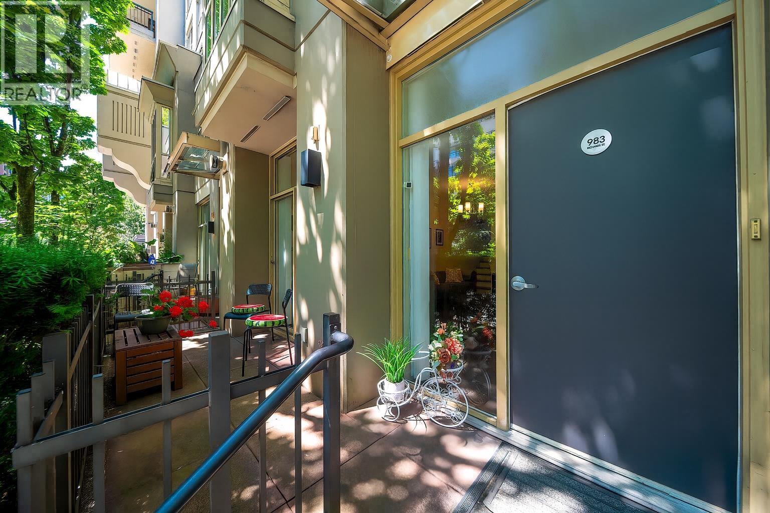 983 Richards St, Vancouver, BC V6B 3B6