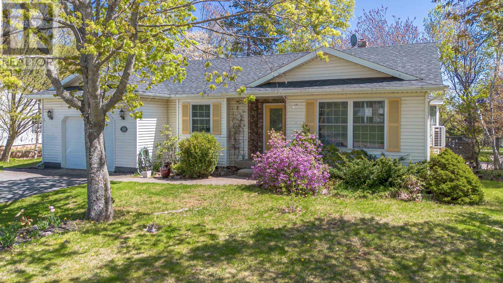 38 Forest Dr, Charlottetown, PE C1E 1W9
