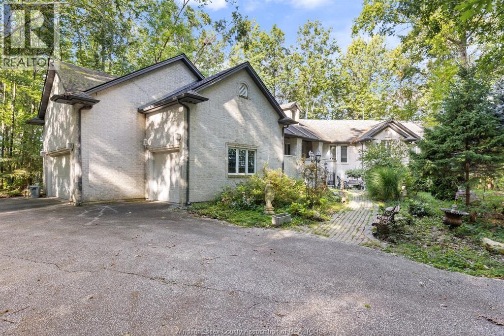 9067 Ferris Sideroad, Essex, ON N8M 2X5
