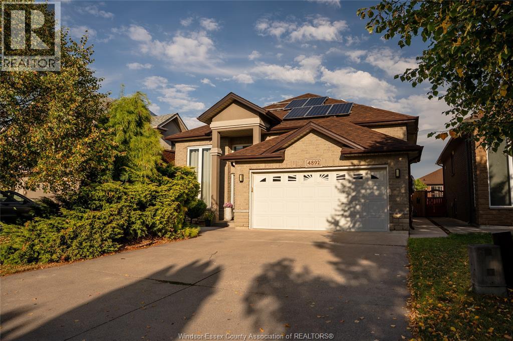 4892 Barcelona Cres, Windsor, ON N9G 3G1