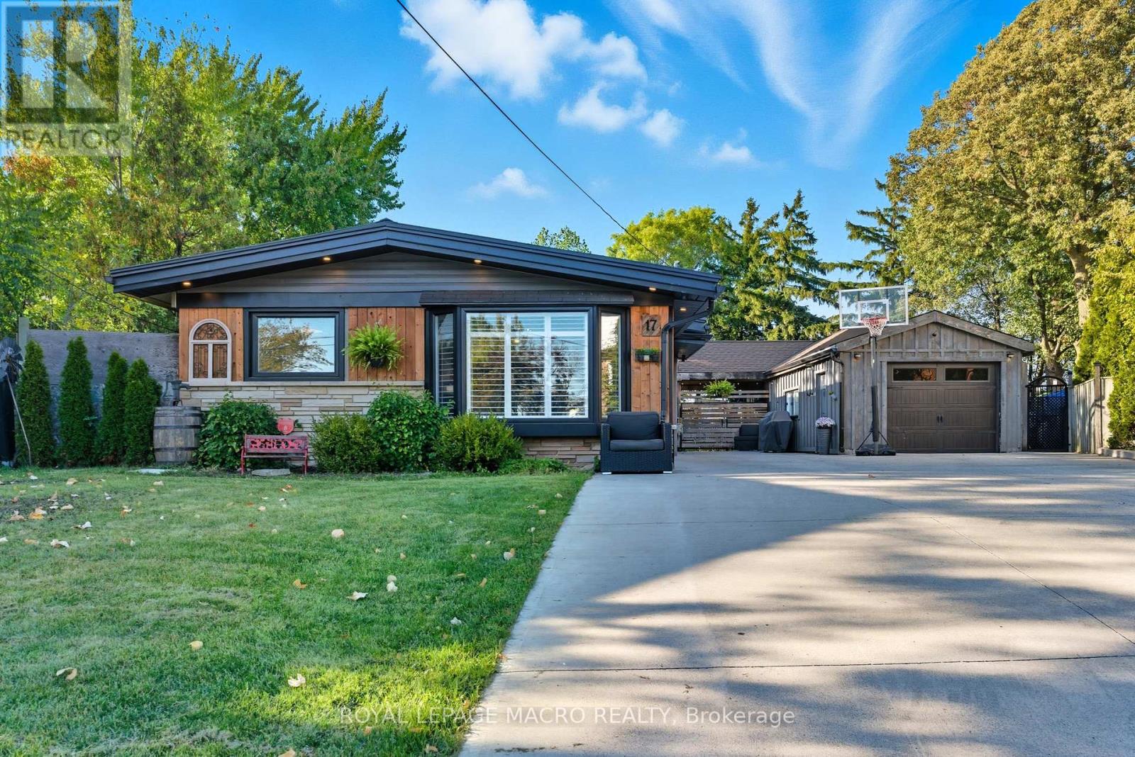 17 Carmen Ave, Hamilton, ON L8V 2H5