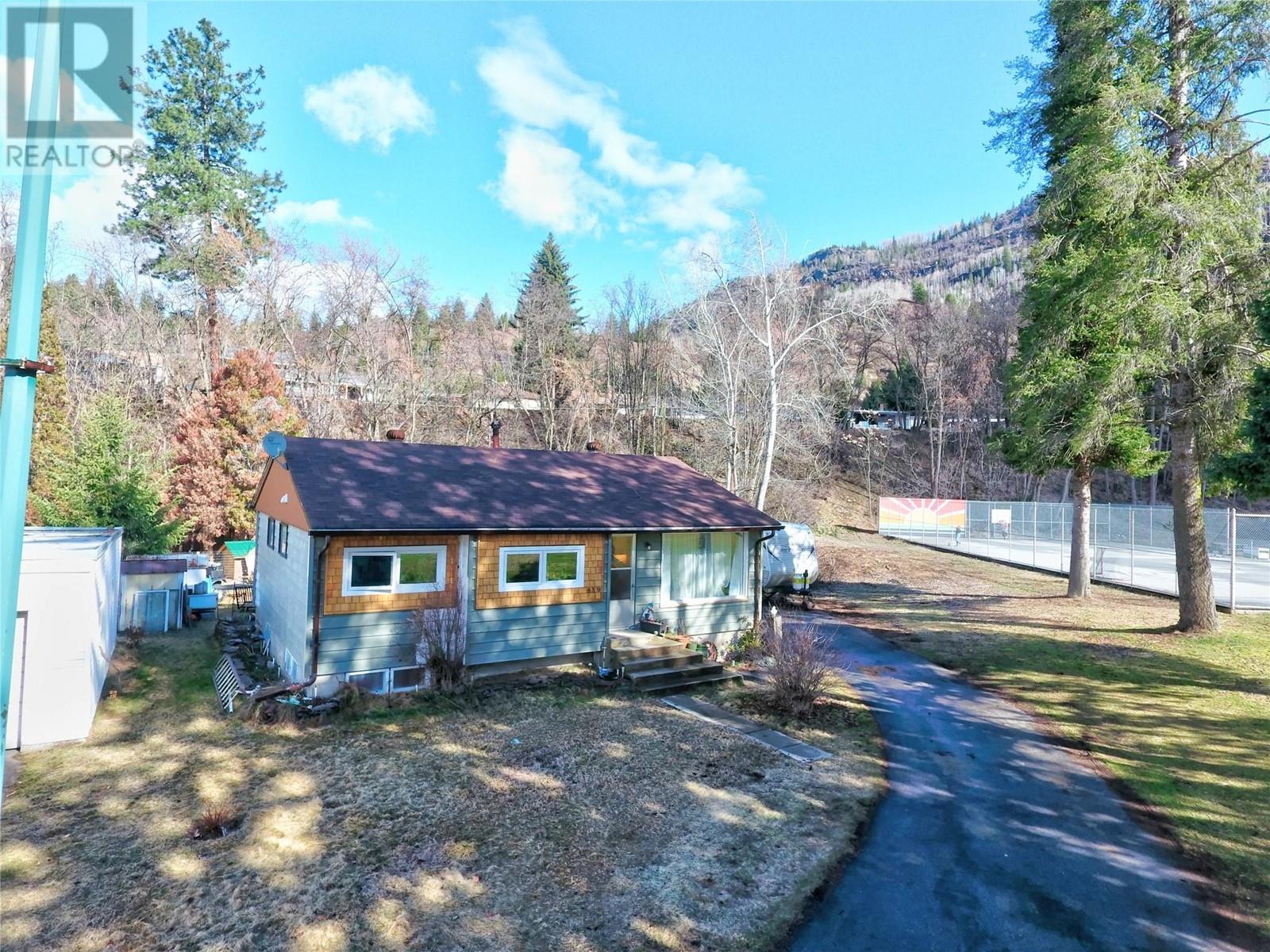 819 Glen Dr, Trail, BC V1R 1B5