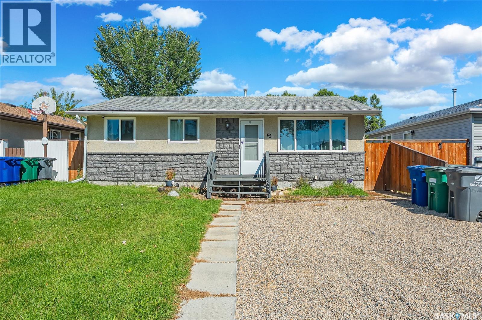 42 Dominion Cres, Saskatoon, SK S7L 4N7