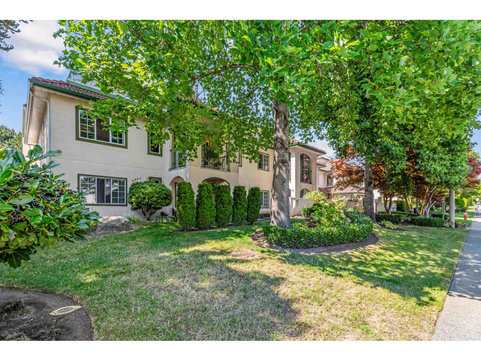 1447 Best Street Unit 202, White Rock, BC V4B 4E5