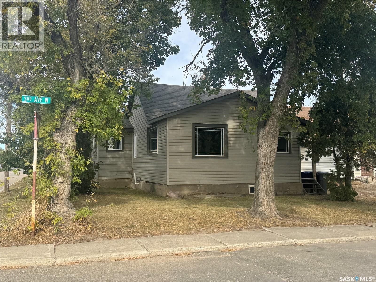 319 3 Avenue West, Biggar, SK S0K 0M0