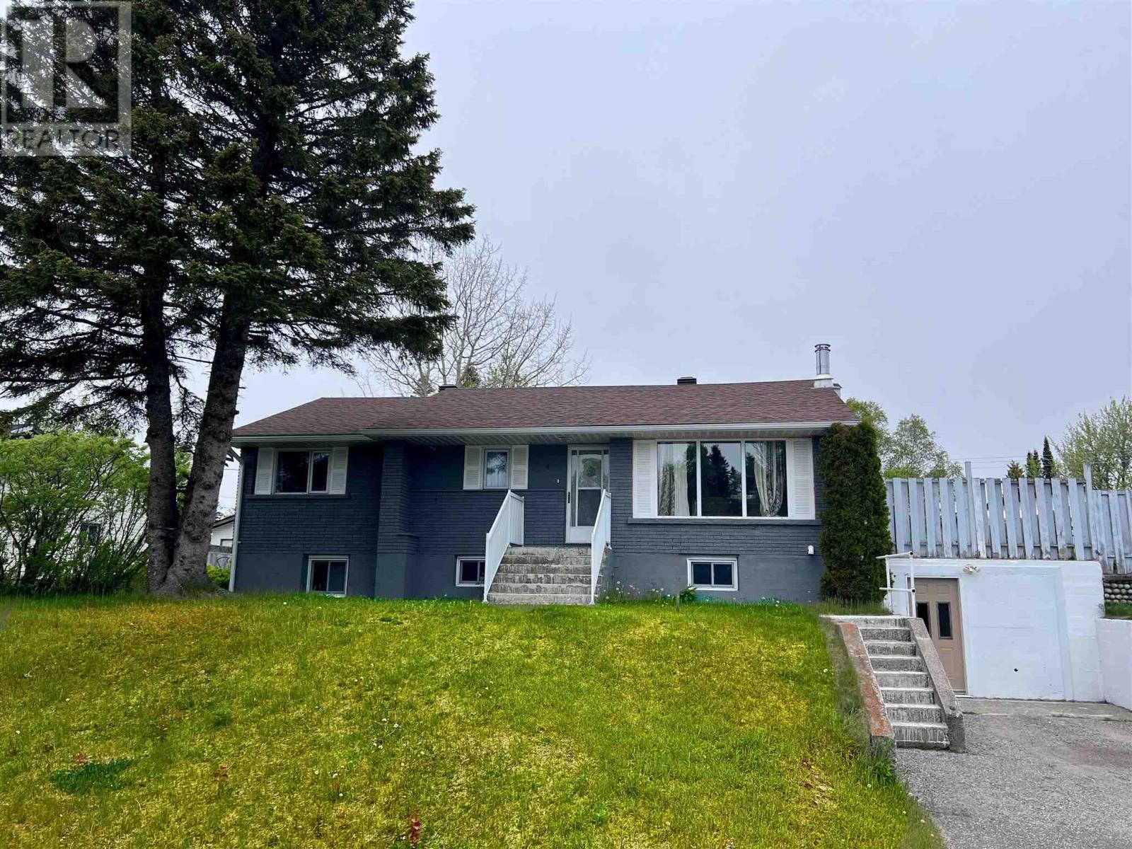 4 Sund Cres, Marathon, ON P0T 2E0