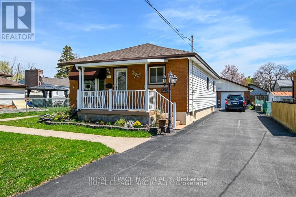 15 Kilgour Ave, Welland, ON L3C 5M5