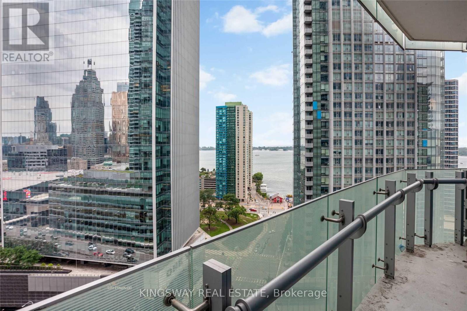 1802 14 York St, Toronto, ON M5J 0B1