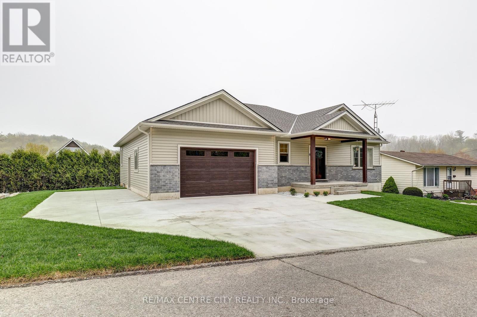 8 Oak St, Bayham, ON N0J 1Z0