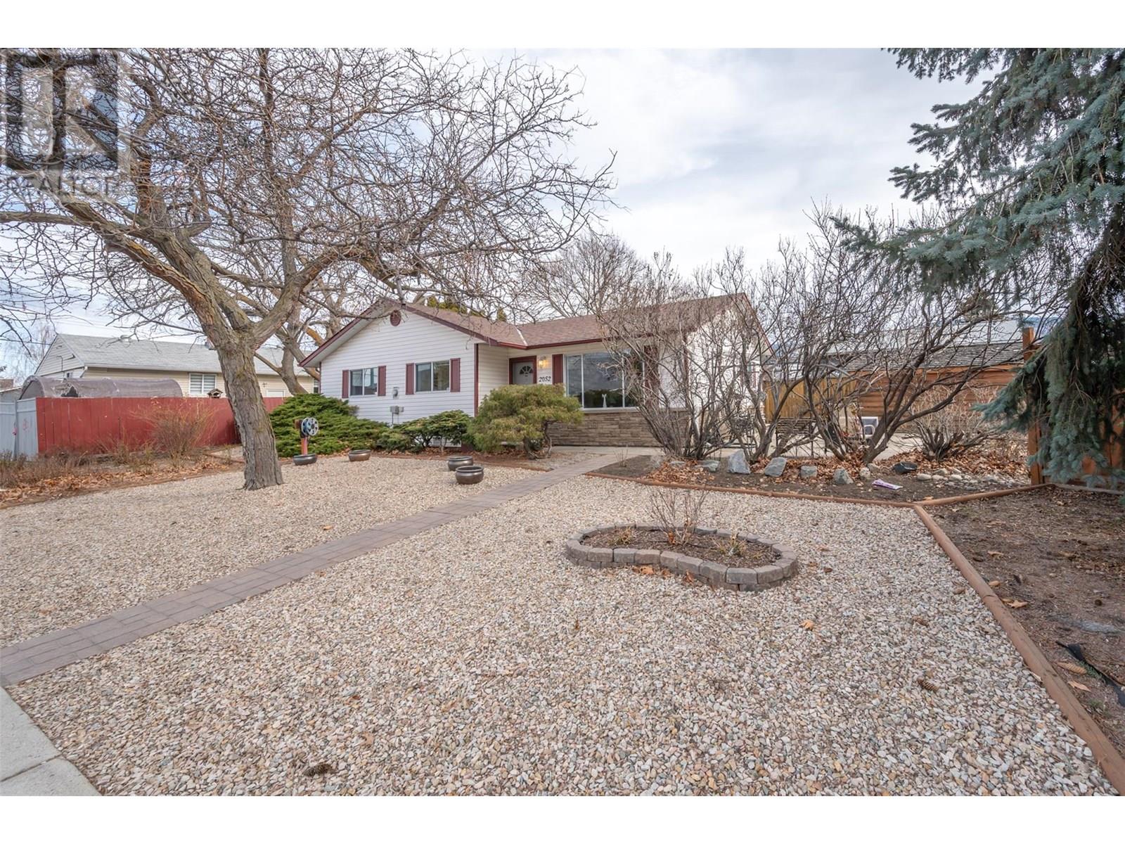 2052 Atkinson St, Penticton, BC V2A 8H5