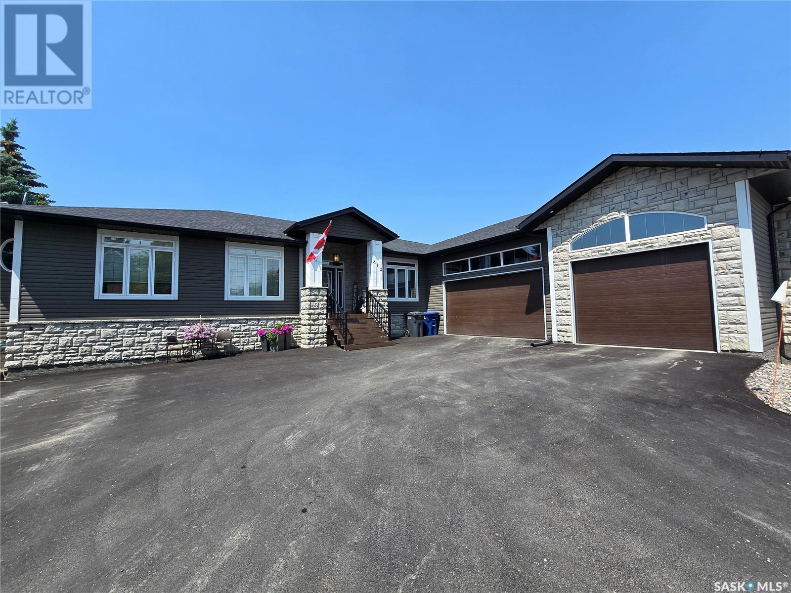 812 Pacific St, Grenfell, SK S0G 2B0