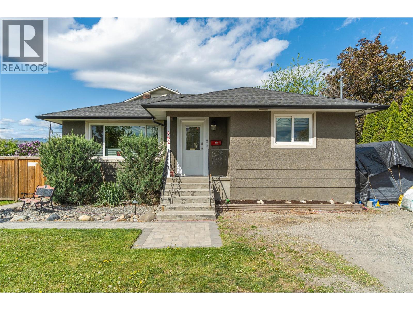862 Desmond St, Kamloops, BC V2B 5K5