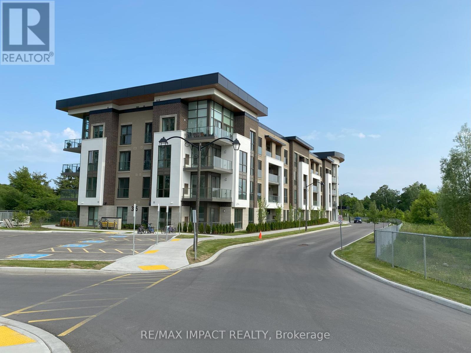 224 385 Arctic Red Dr, Oshawa Windfields, ON L1L 0W9