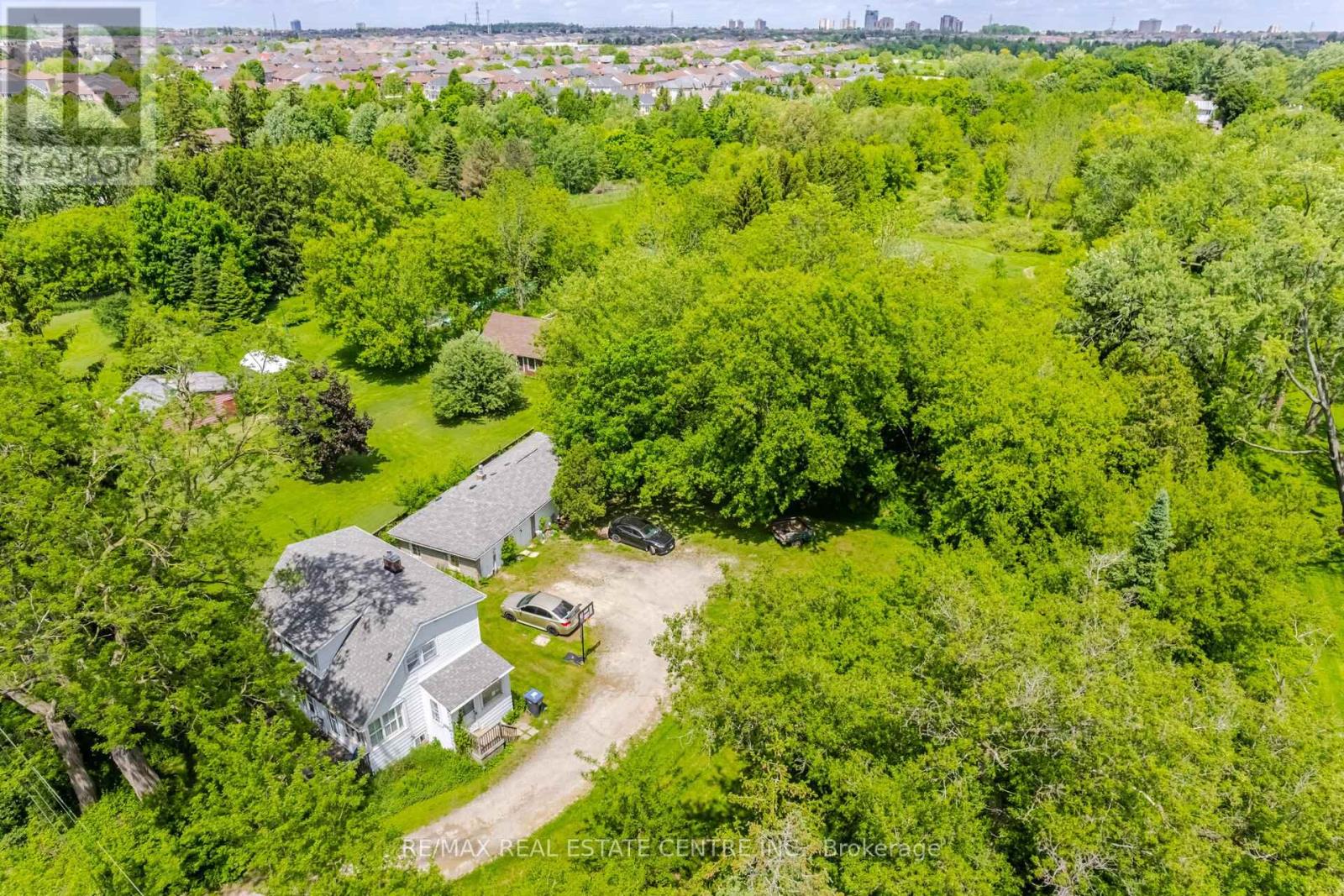174 Victoria St, Brampton, ON L6Y 0A6