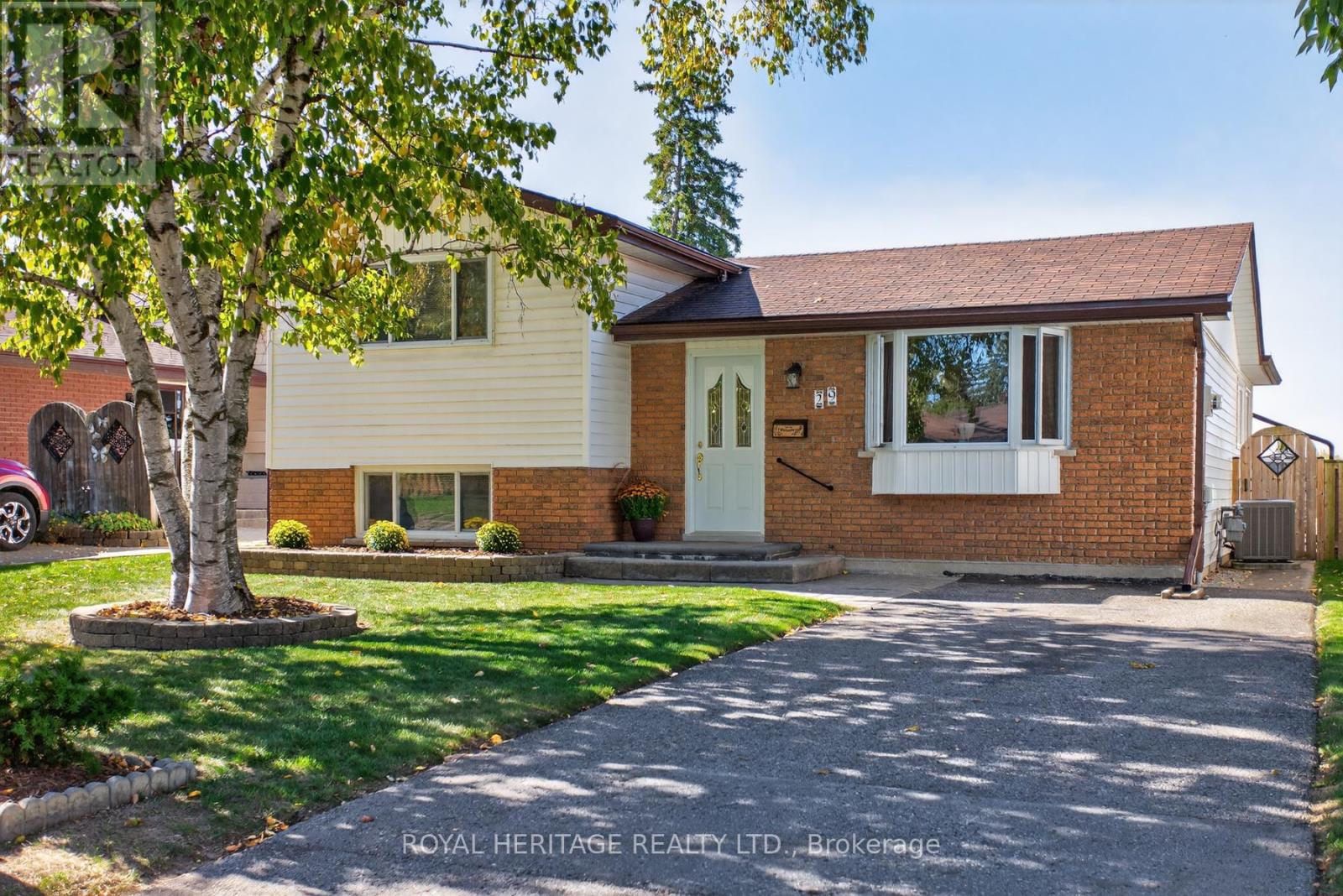 29 Rideau Crescent Ward 4, Peterborough, ON K9J 1G7