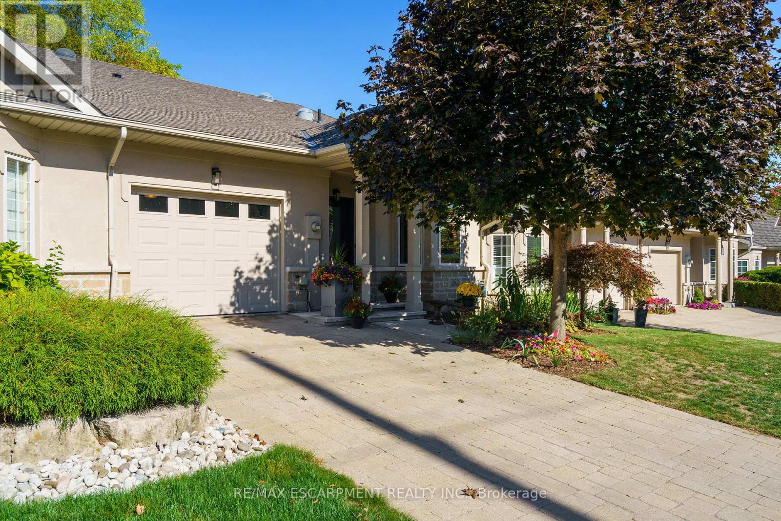 353 Park St W, Hamilton Dundas, ON L9H 1Z6