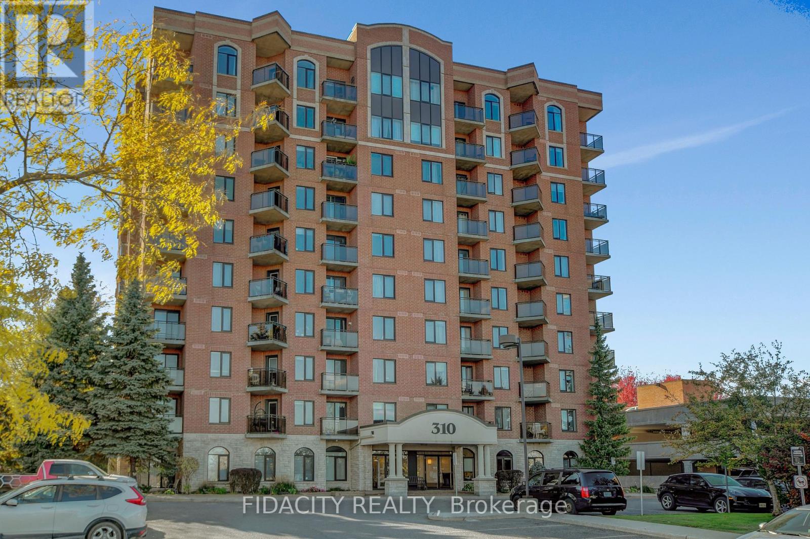 6 Unit 310 Central Park Dr #c, Ottawa, ON K2C 4G4