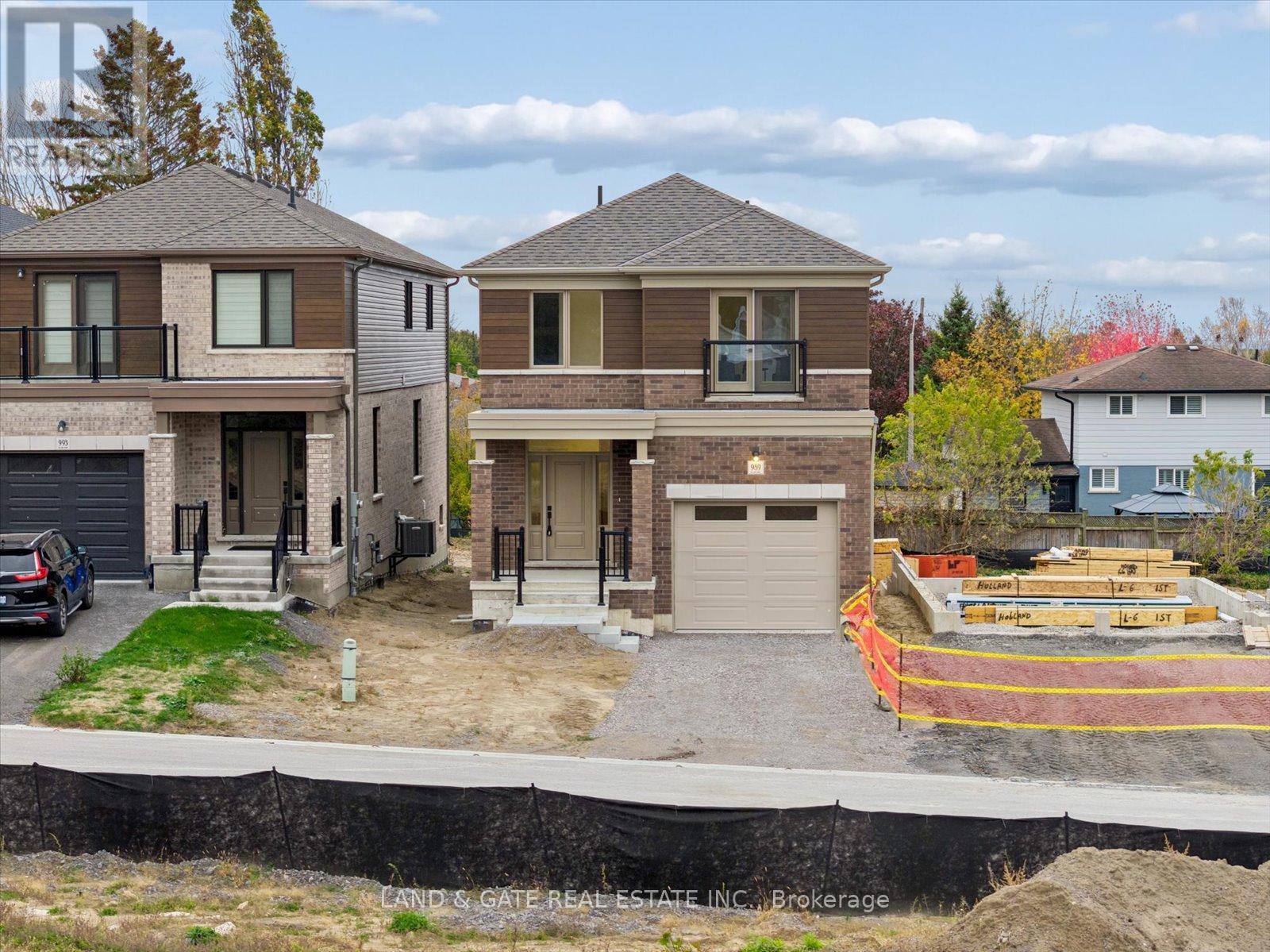 989 Queensdale Ave, Oshawa, ON L1H 6Y5