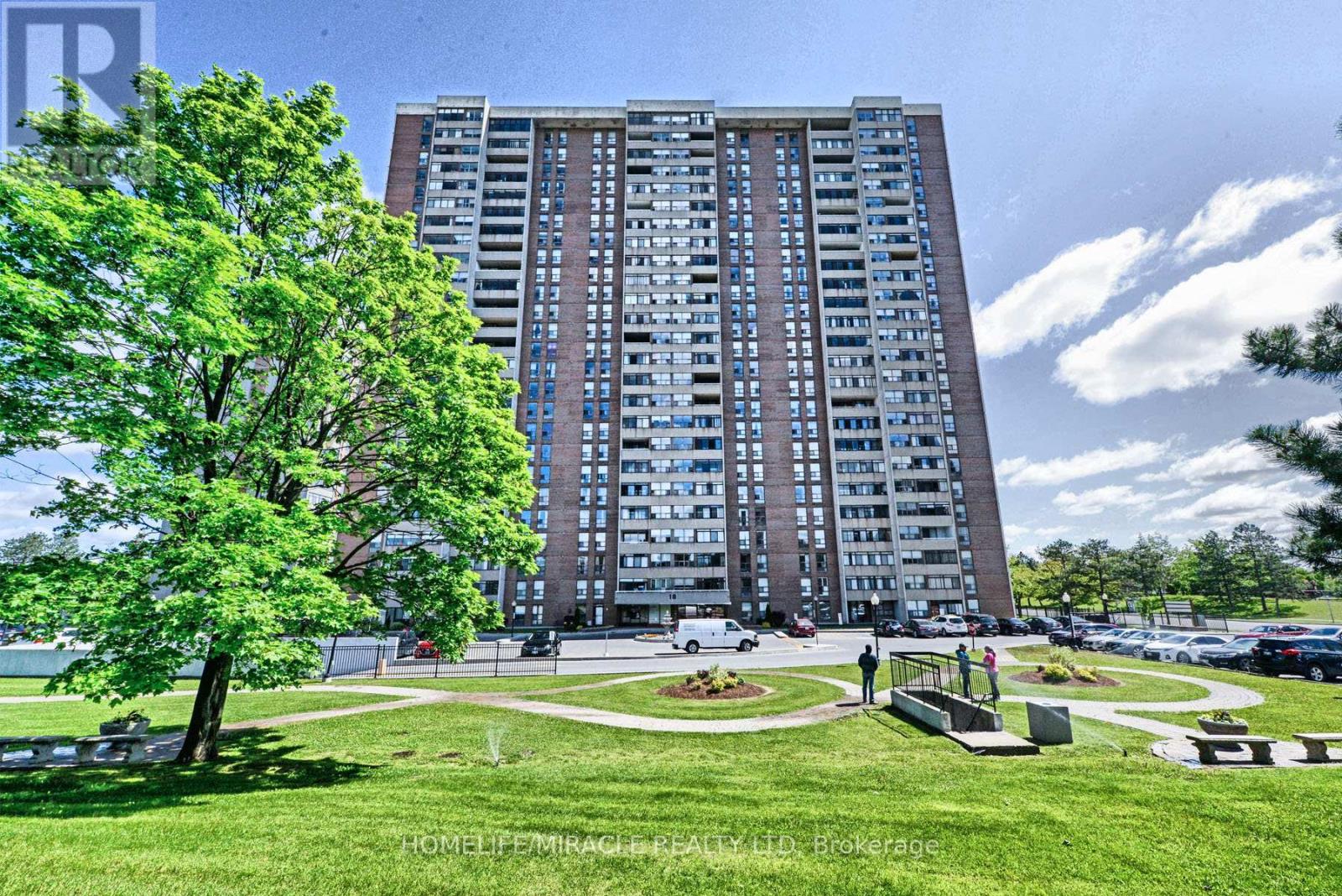2005 18 Knightbridge Rd, Brampton, ON L6T 3X5