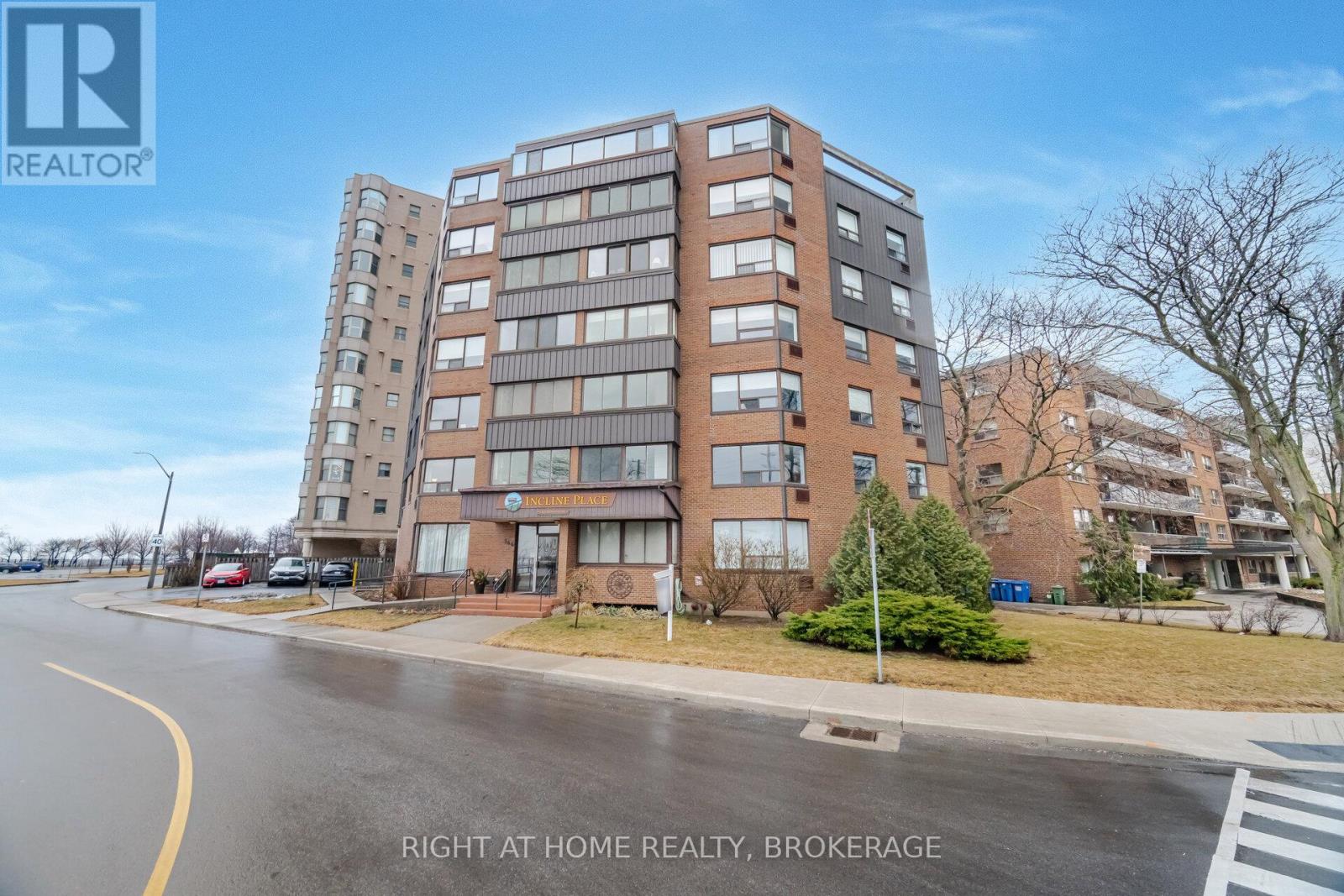 201 166 Mountain Park Ave, Hamilton, ON L8V 1A1