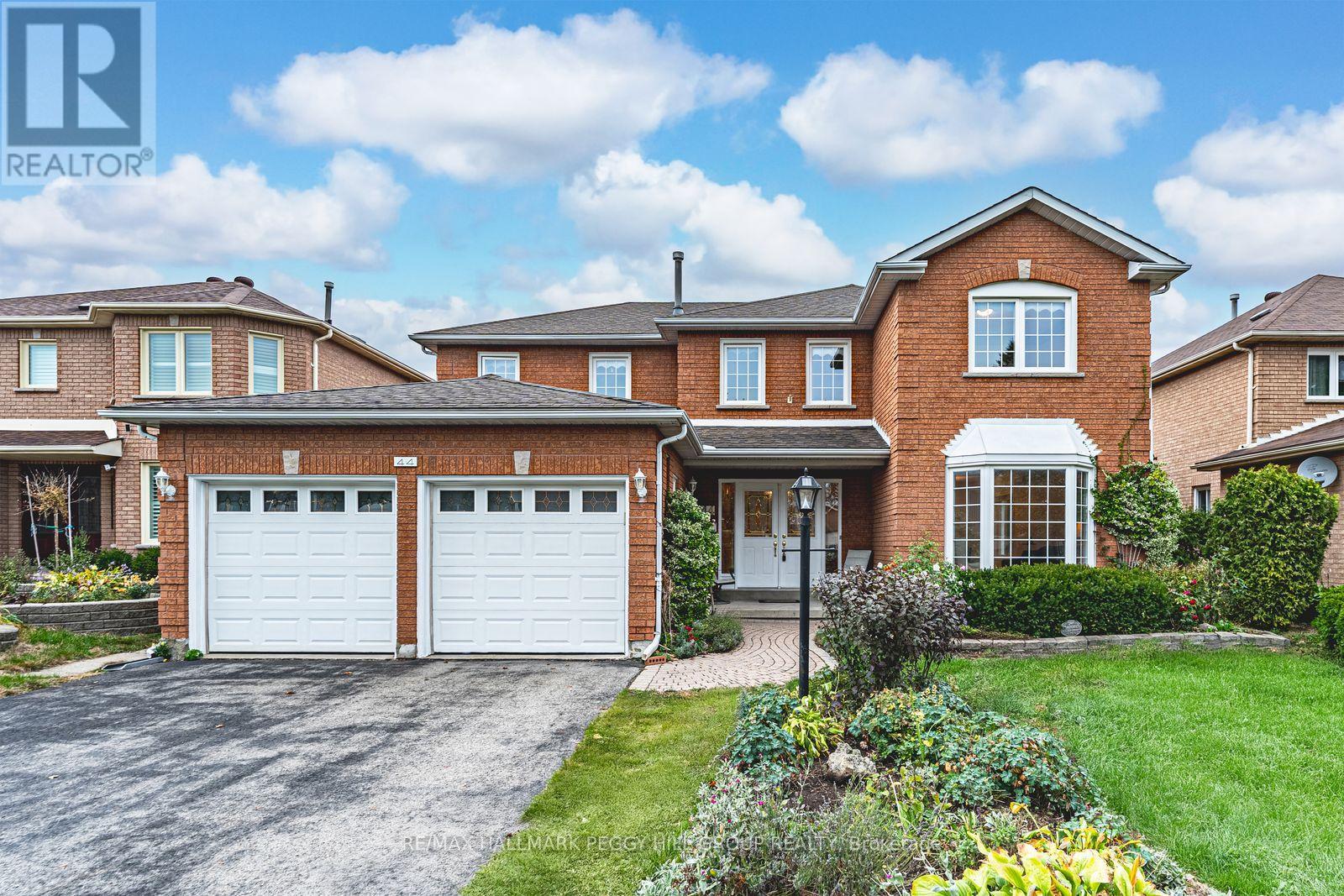 44 Cardinal St, Barrie, ON L4M 6C9