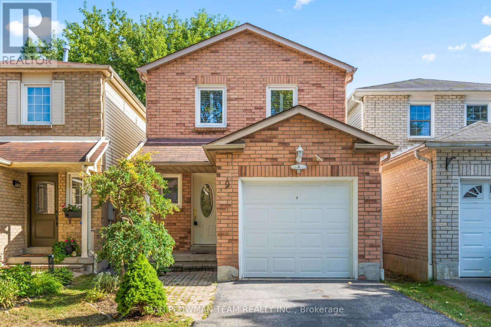 9 Schilling Ct, Whitby, ON L1N 8X7