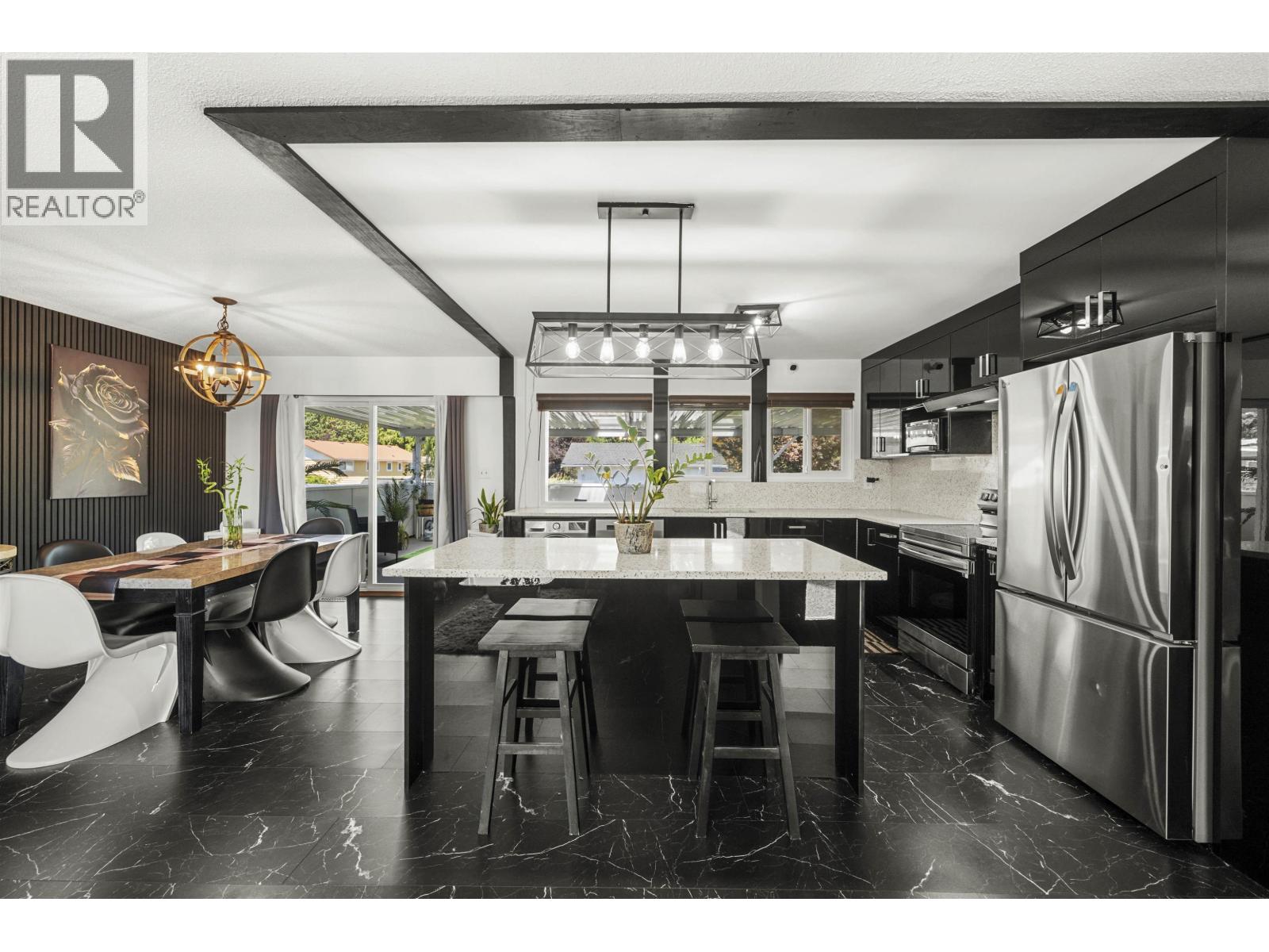 1121 Prairie Ave, Port Coquitlam, BC V3B 1S7