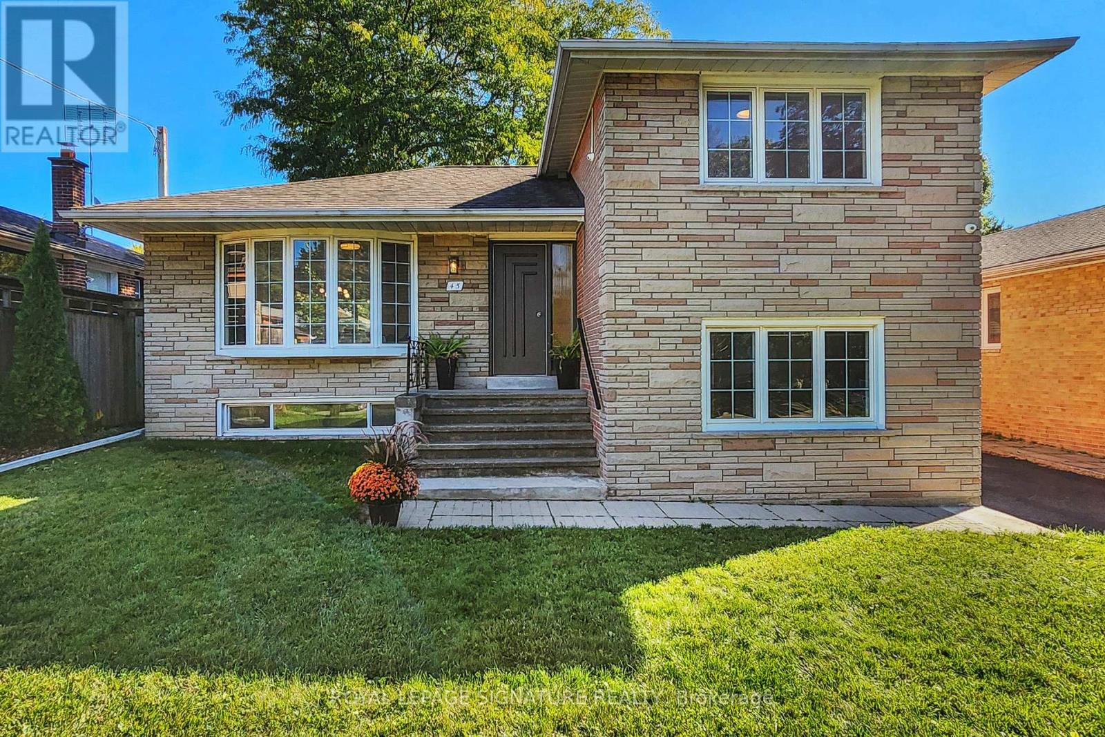 45 Caronport Cres, Toronto, ON M3A 1H1