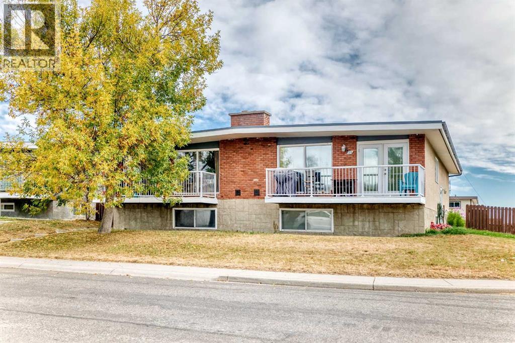 133 135 Huntford Close NE, Calgary, AB T2K 3Y7