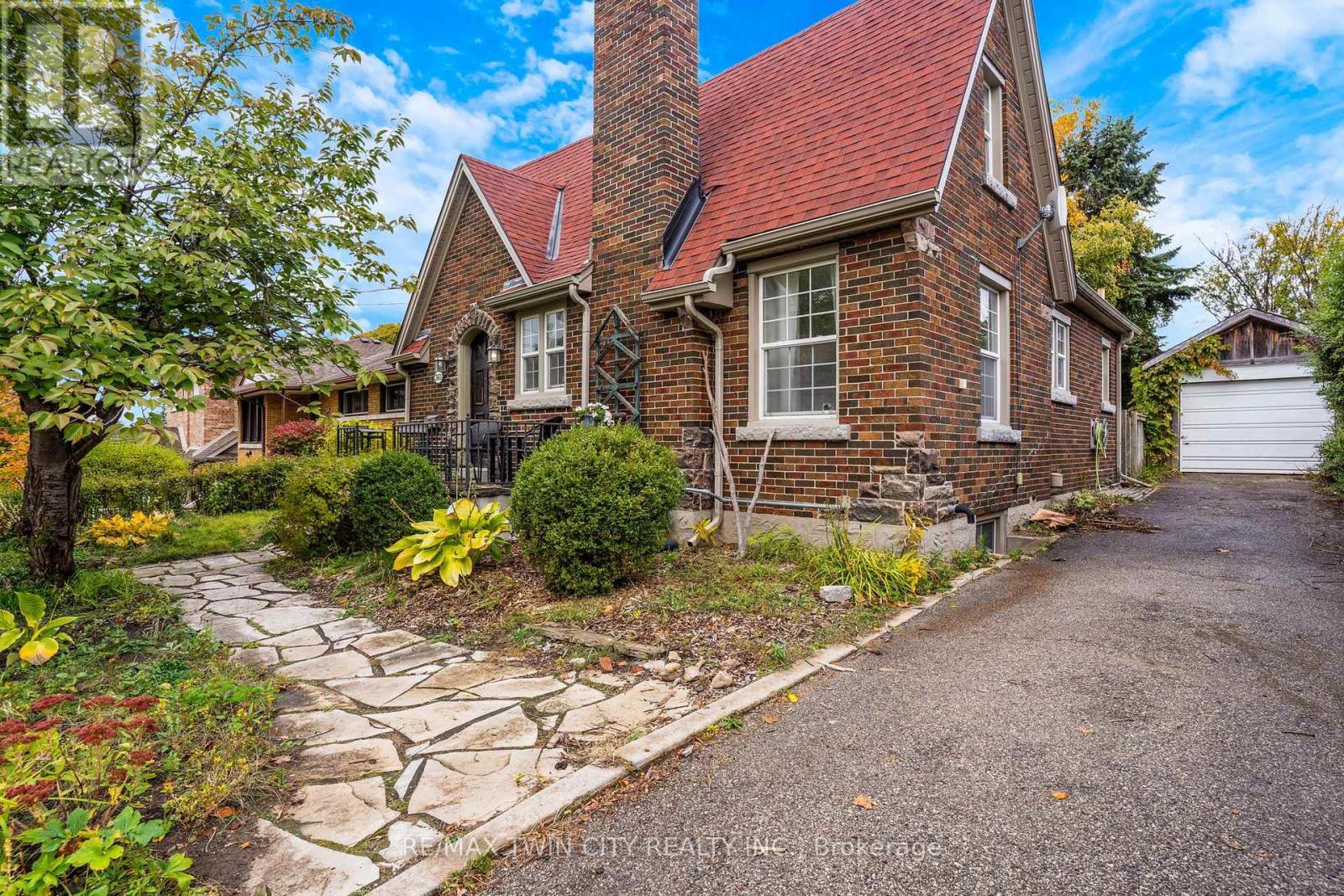 360 Luella St, Kitchener, ON N2H 2J4