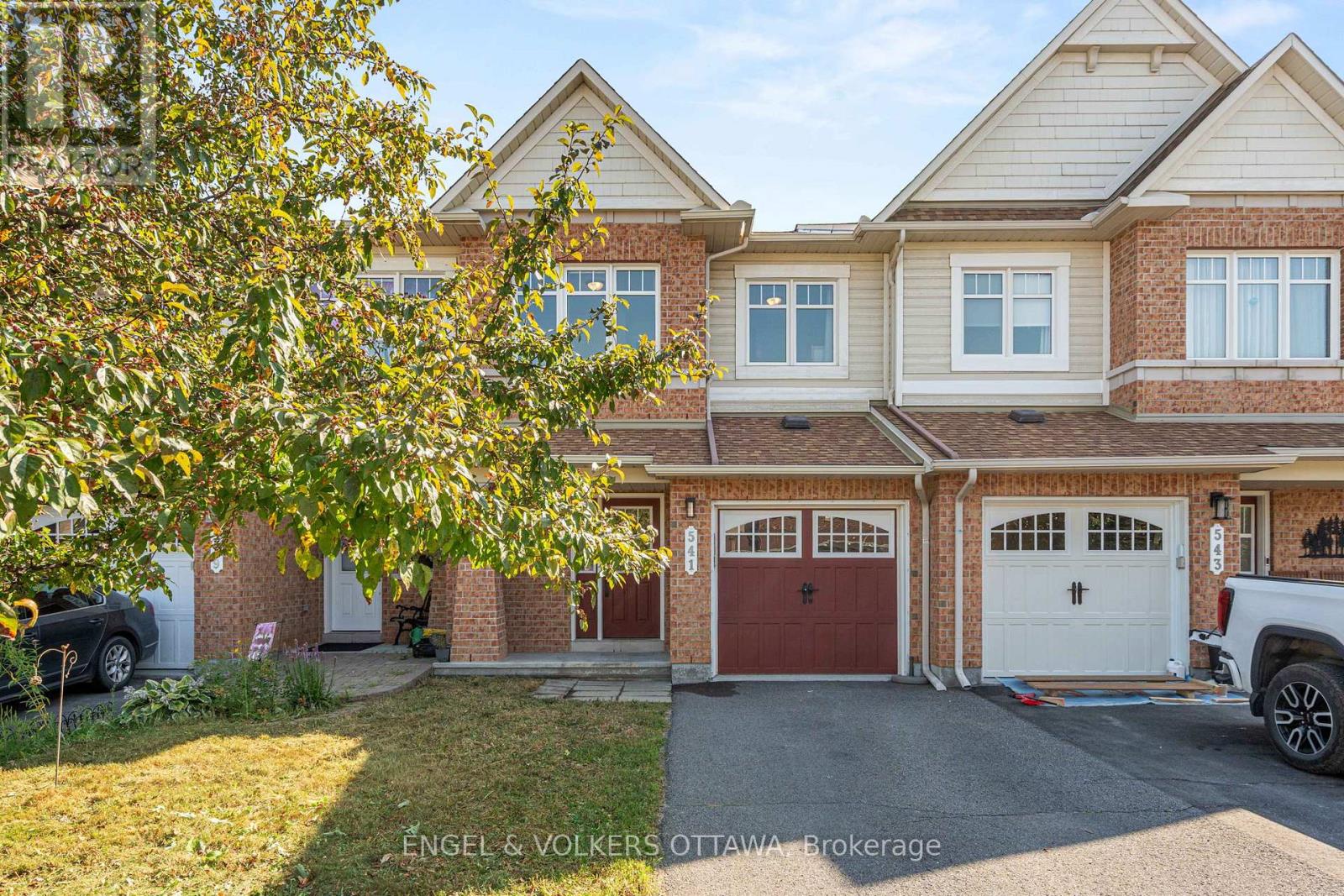 541 Langelier Ave, Ottawa, ON K1W 0E7