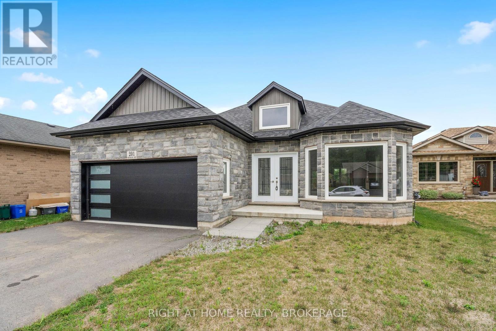201 Hetram Ct, Fort Erie, ON L0S 1B0