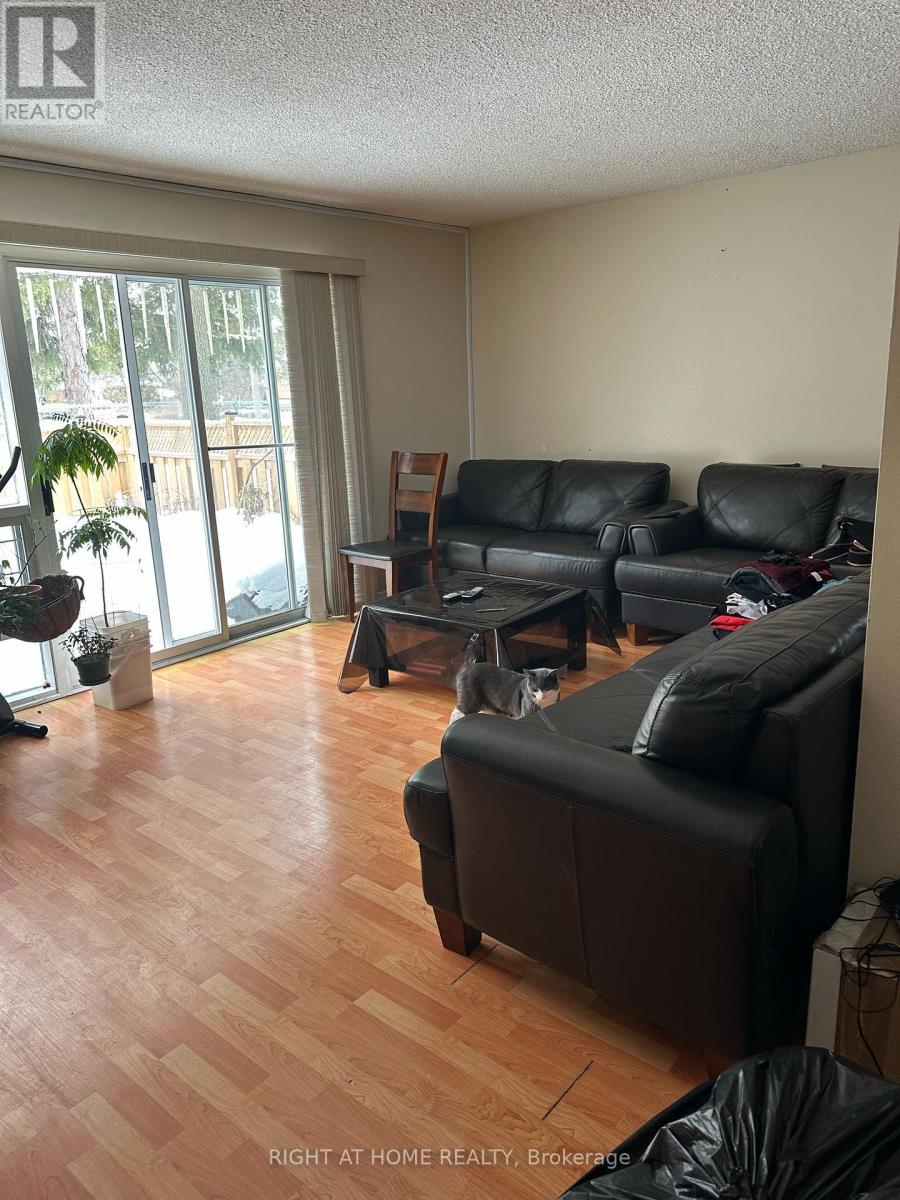 1 3409 St Clair Ave E, Toronto, ON M1L 1W3