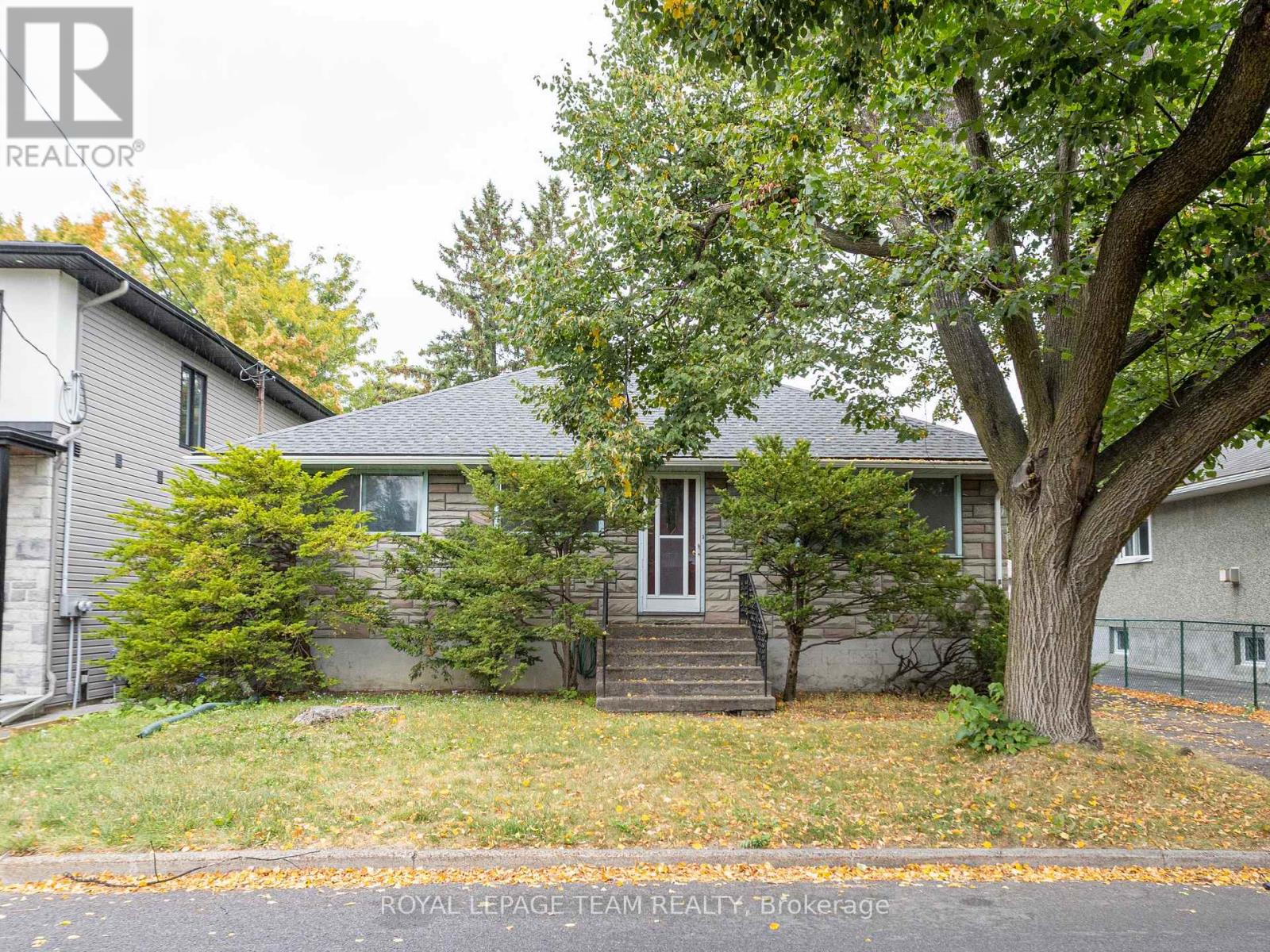 1231 Ridgemont Ave, Ottawa, ON K1V 6E6