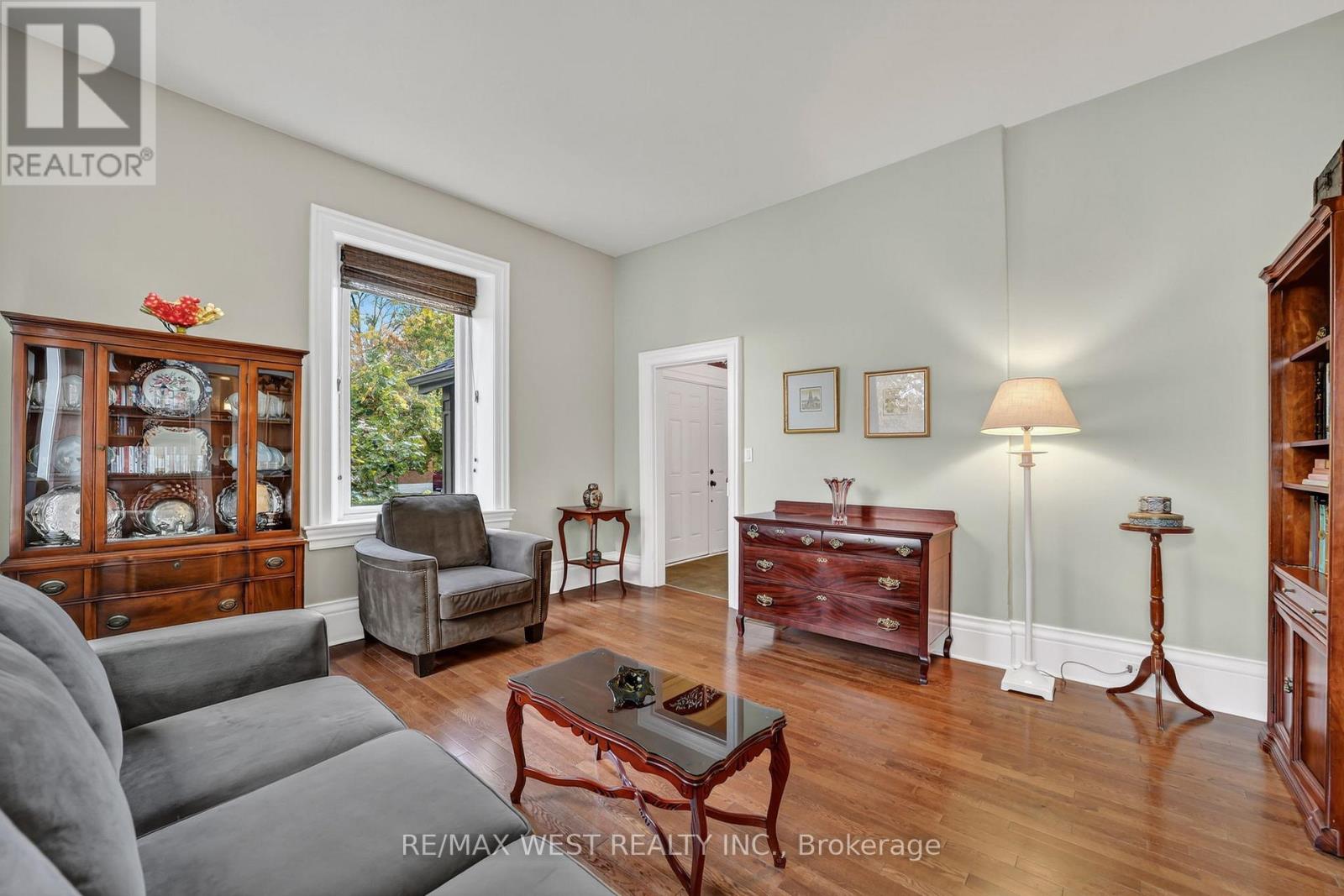 72 Banfield St S, Brant Paris, ON N3L 2Z1