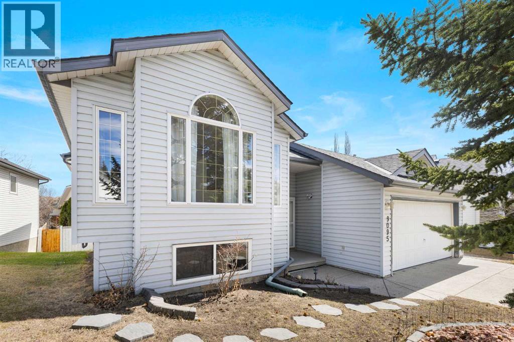 9095 Scurfield Dr NW, Calgary, AB T3L 1L3