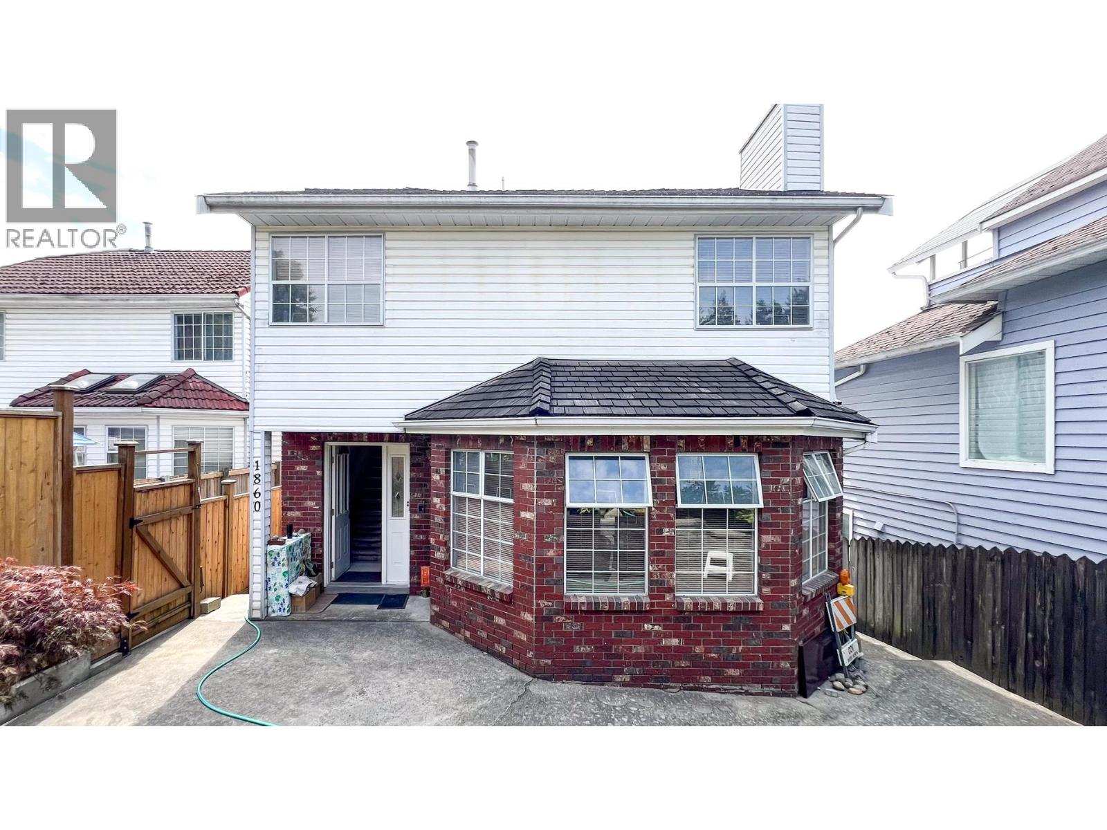 1860 SE Marine Dr, Vancouver, BC V5P 2R8