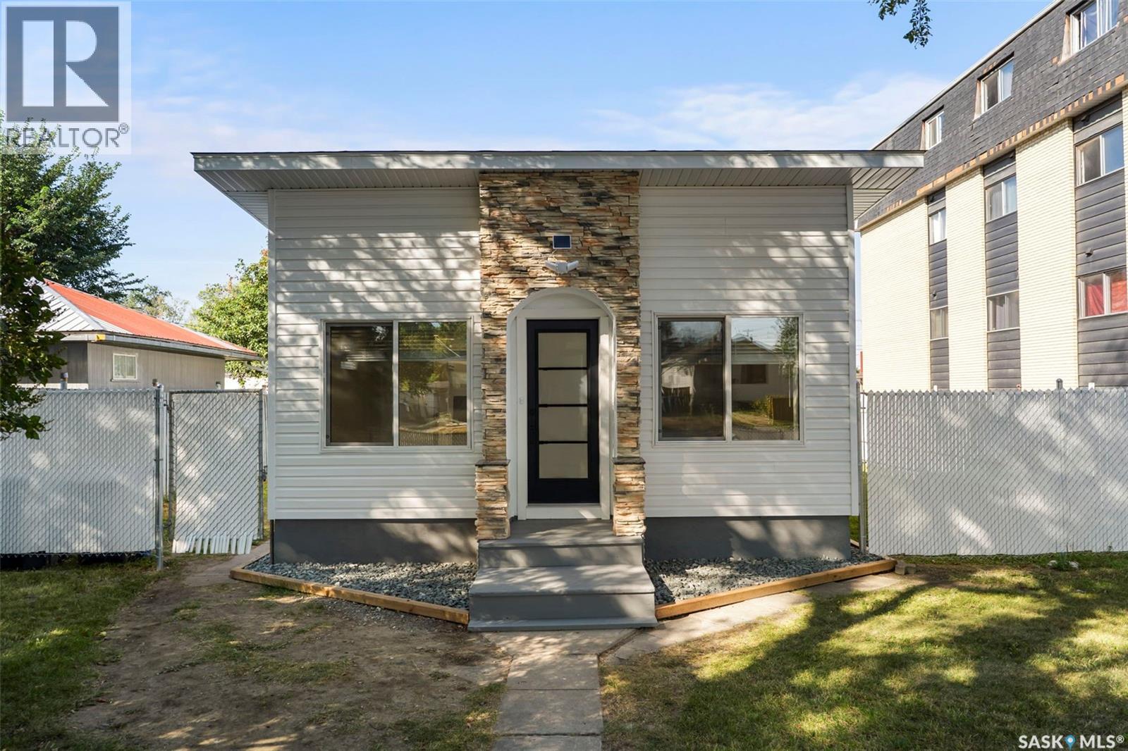 117 U Ave S, Saskatoon, SK S7M 3B9
