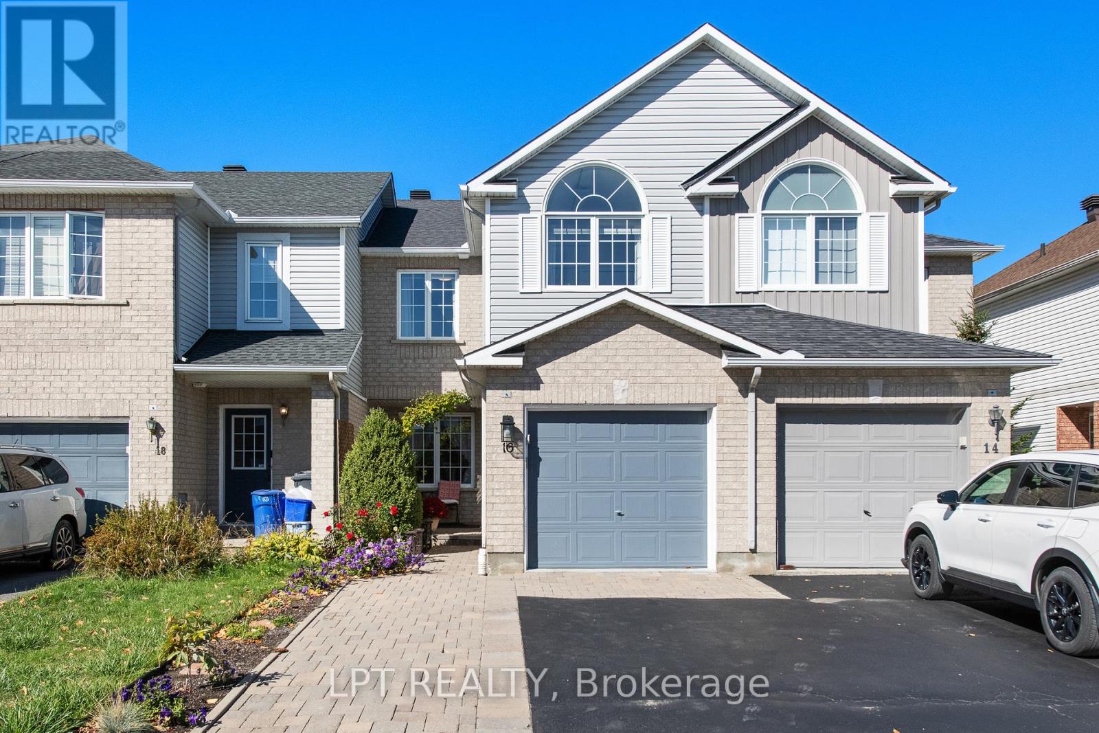 16 Calaveras Ave, Ottawa, ON K2J 4Z8