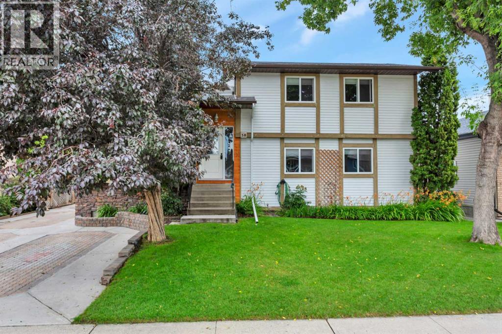38 Wiltshire Blvd, Red Deer, AB T4N 3H4