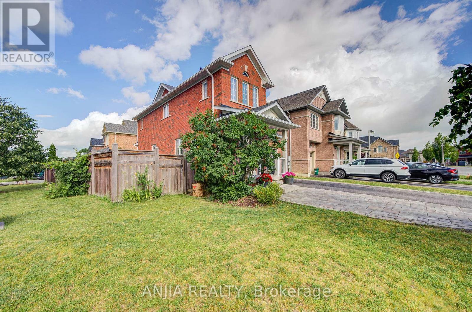 10 Ida Jane Grv, Whitchurch-Stouffville, ON L4A 0S3