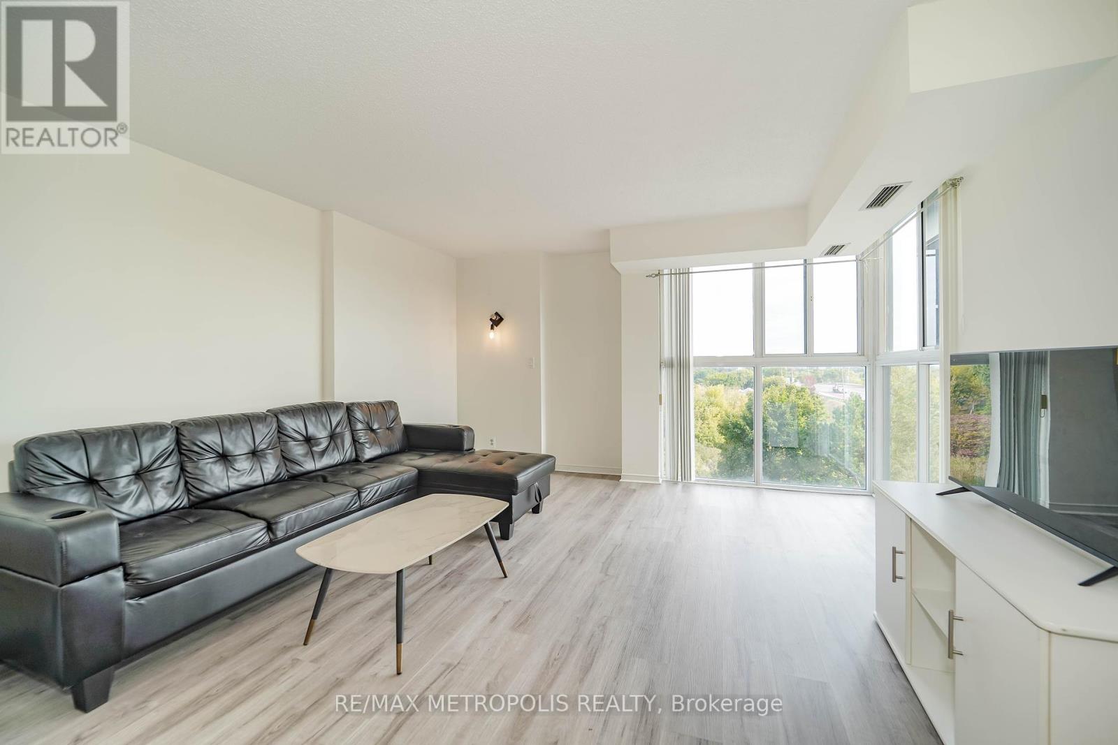 502 90 Dale Ave, Toronto, ON M1J 3N4